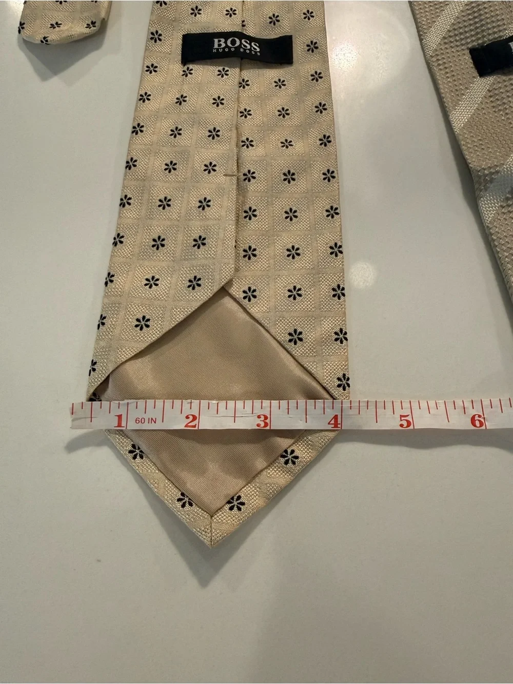 2 Hugo Boss TIE IN ITALIAN-MADE 100% SILK‎